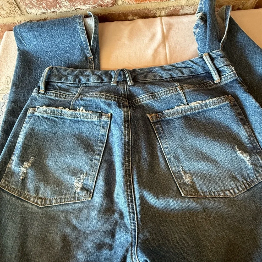 Good American High Waist Split Hem with Cutaway Button Fly Jeans 4/27 - Picture 15 of 15